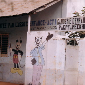 La Garderie - La façade des locaux de la garderie de Meckhé